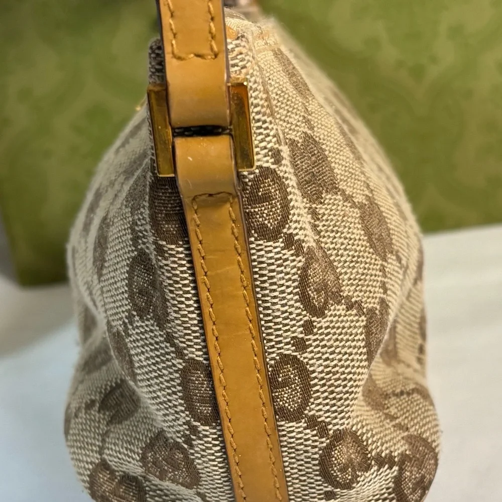 Super cute Gucci mini Pochette - Picture 3 of 13